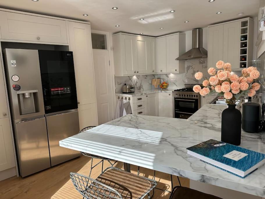 Stylish, Smart & Fun 4 Bed Home Londres Extérieur photo