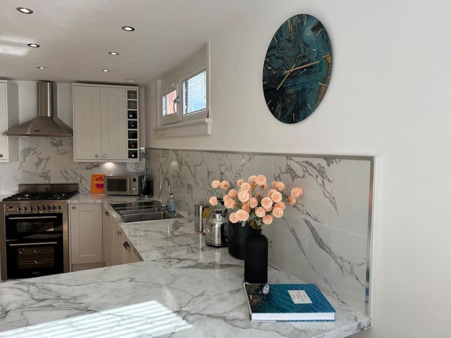 Stylish, Smart & Fun 4 Bed Home Londres Extérieur photo